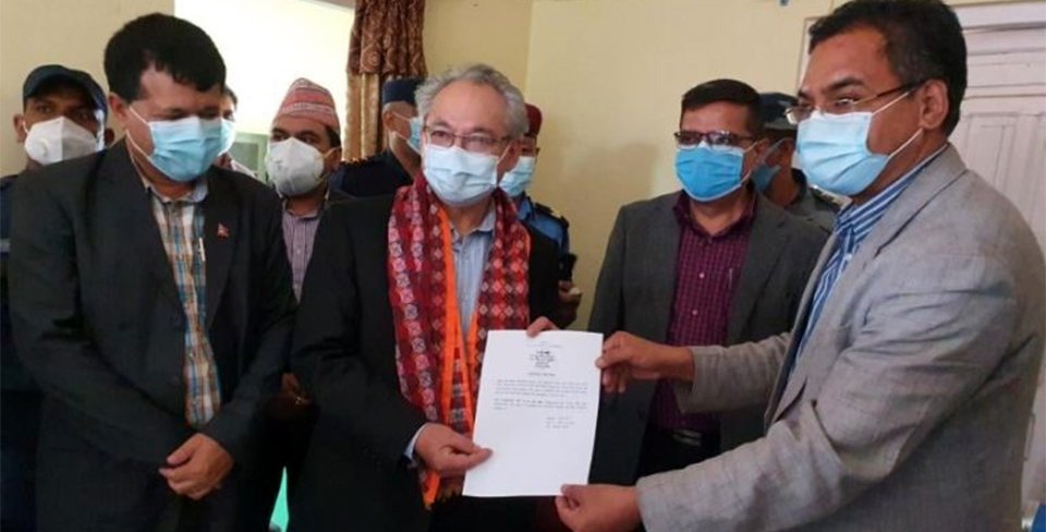 राम बहादुर थापाद्वारा राष्ट्रियसभा सदस्यका लागि एमालेका तर्फबाट उम्मेदवारी दर्ता
