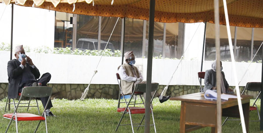 संक्रमित सांसदलाई मतदान गर्न टेन्टमा राखियो