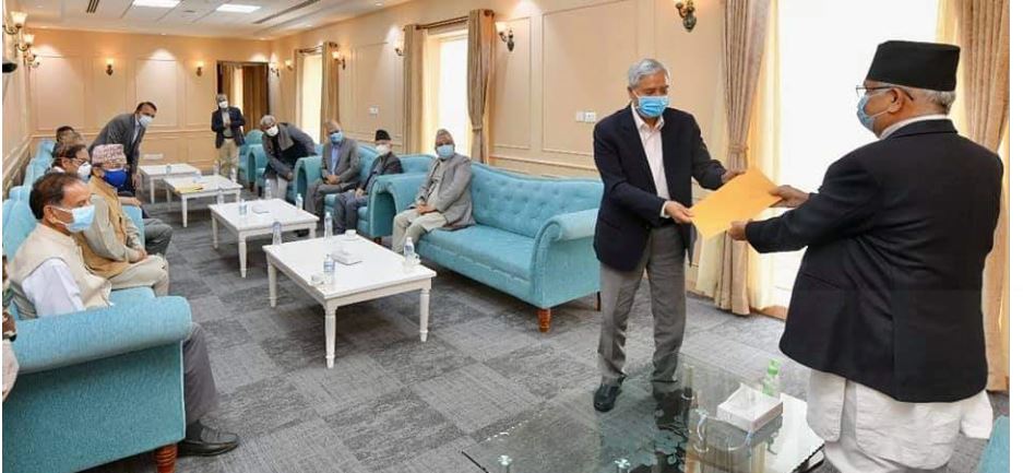 प्रधानमन्त्री ओलीलाई देउवाले बुझाए १५ बुँदे ध्यानाकर्षण पत्र !