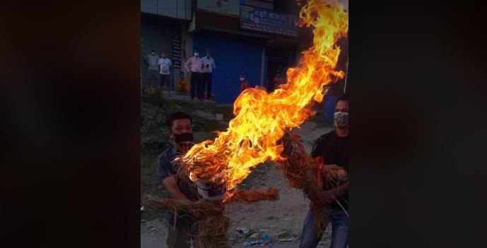 भण्डारी र केपी ओलीको असंवैधानिक कदम विरुद्ध गजुरीमा कांग्रेसको जुलुश