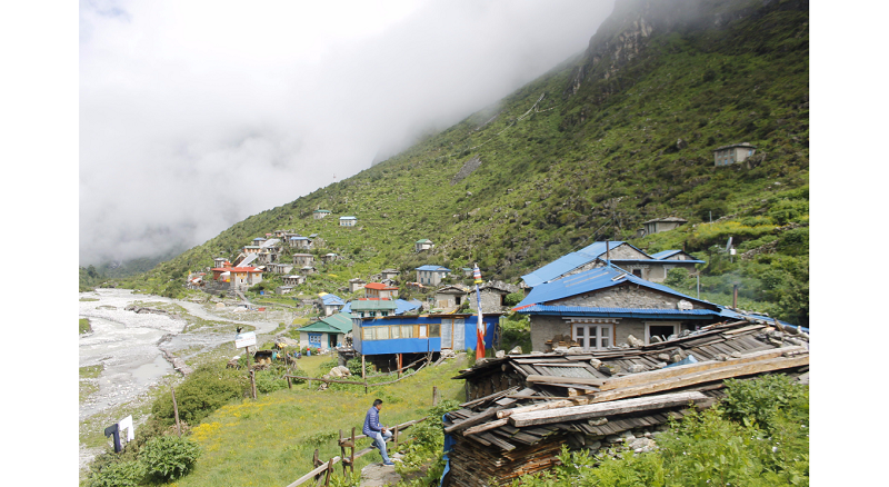 कोरोनाका कारण पर्यटन क्षेत्र ठप्प, दोलखाको ‘रोल्वालिङ’मा आवत-जावतमा समेत रोक
