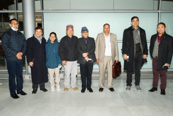 मेयर सम्मेलनमा भाग लिन ललितपुरका मेयर चिरिबाबु फ्रान्समा