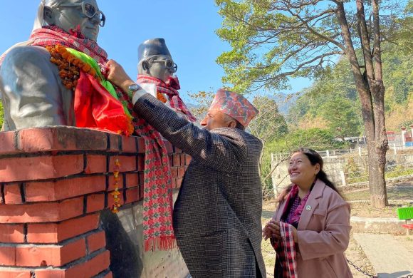 एमाले महासचिवमा निर्वाचित भएपछि श्रीमतिसहित दासढुंगा पुगे शंकर पोखरेल !