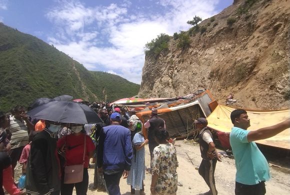 रामेछापमा बस दुर्घटनाः घाइतेको संख्या २५ पुग्यो, खोजी कार्य अझै जारी