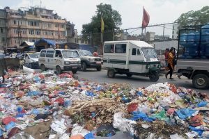 काठमाडौँबाट फोहोर बोकेका गाडी बञ्चरेडाँडाका स्थानीयले फेरि  रोके