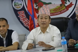 गाडी बेचेर सडकका खाल्डा टाल्न रोलर किन्ने मेयर साम्पाङको घोषणा