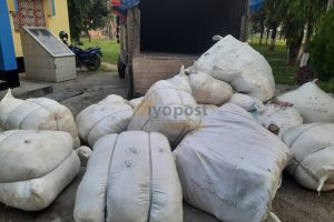 भन्सार छलि ल्याईएको ३० लाख बराबरको अवैध लत्ता कपडा बरामद