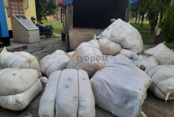 भन्सार छलि ल्याईएको ३० लाख बराबरको अवैध लत्ता कपडा बरामद