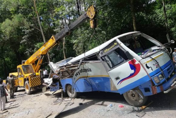 भक्तपुर दुर्घटनाः  ३ जनाको मृत्यु, १२ जना घइते