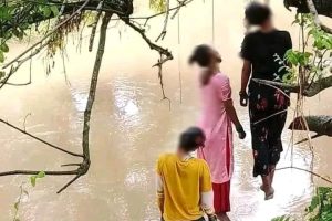 चिया बगानामा तिन किशोरीहरुको शव झुण्डिएको अवस्थामा फेला