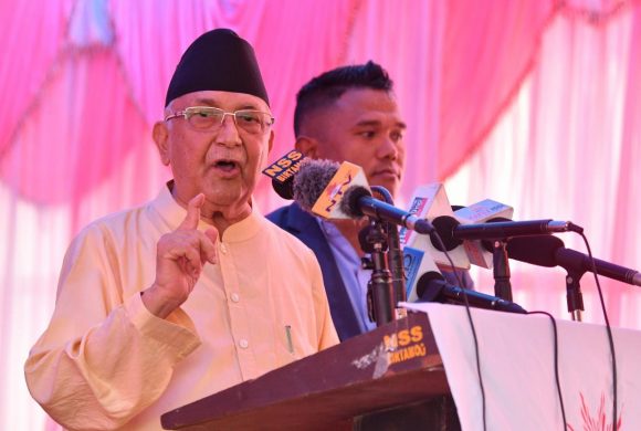 कमजोरहरु पाँचदलीय नपुगेर आठ/दश दलको गठबन्धन बनाउने कसरतमा छन्ः ओली