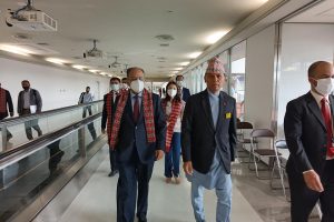 नारिता विमानस्थलमा प्रचण्डलाई जापानका लागि नेपालका राजदूत केसीद्वारा स्वागत