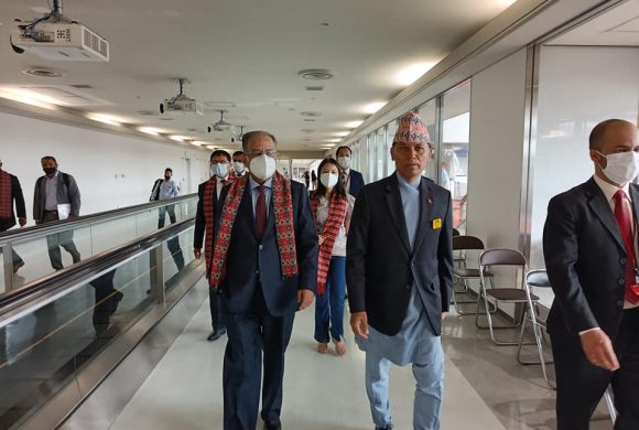 नारिता विमानस्थलमा प्रचण्डलाई जापानका लागि नेपालका राजदूत केसीद्वारा स्वागत