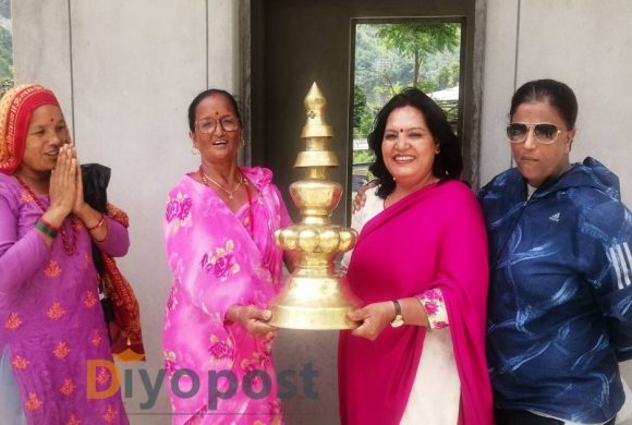 काँग्रेस नेतृ गोमा केसीद्धारा मन्दिर निर्माणमा गजुर सहयोग