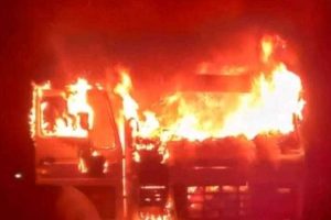 बन्दको मौका छोपी बिमा रकमका लागि आफ्नै टिप्परमा आगजनी, चालक सहित २ जना पक्राउ