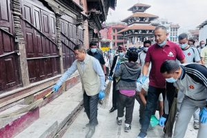 पर्यटन मन्त्री श्रेष्ठको नेतृत्वमा हनुमानढोका सरसफाई अभियान