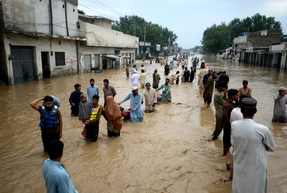 पाकिस्तानको बाढीमा परी एक हजार ७ सयको मृत्यु, २० लाख घर ध्वस्त
