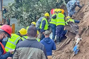चन्द्रागिरिमा पहिरो, एकै परिवारका ३ जनाको मृत्यु