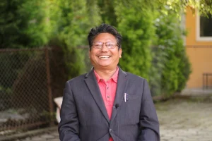 काठमाडौं-९ मा स्वतन्त्र उम्मेदवारी दिएका डा बस्नेतले पाए ‘माछा’ चुनाव चिन्ह, को हुन् उनी ?