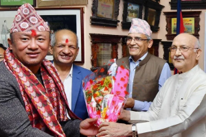 रामचन्द्र पौडेललाई तनाव, तनहुँ कांग्रेसका चर्चित नेता गुरूङ एमालेमा प्रवेश