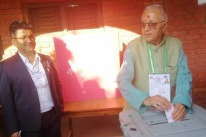काँग्रेस नेता शेखर कोइरालाले गरे मतदान