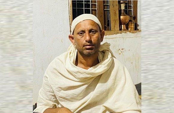 काजक्रियामै बसेर मत माग्दै गजेन्द्र थपलिया : ‘निर्वाचनपछि तपाईंको गाउँटोलमा आउनेछु’