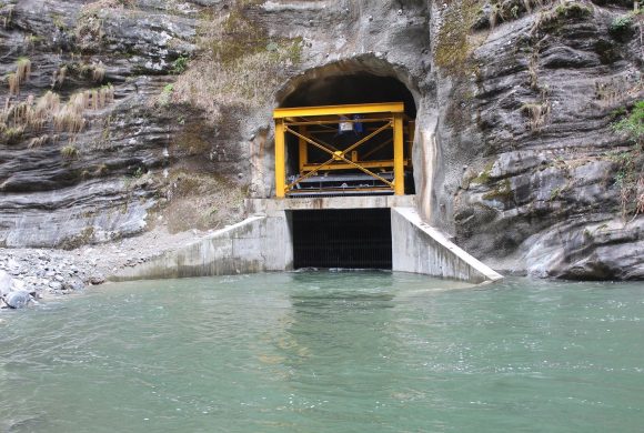 पाँच महिनापछि हालियो मेलम्चीको पानी सुरूङमा