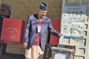 प्रधानमन्त्री देउवाले गरे डेल्धुराबाट मतदान