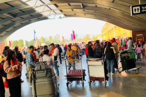 निर्वाचनको दिन देश छाड्नेहरु भन्छन्,-‘गलत नेतृत्वका कारण आफ्नो अधिकार गुमाउनु पर्यो’(फोटोकथा)