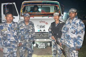 मिनरल वाटरले छोपेर गाजाँ तस्करी,सशस्त्र प्रहरीद्वारा दुई सय १० के.जी. बरामद