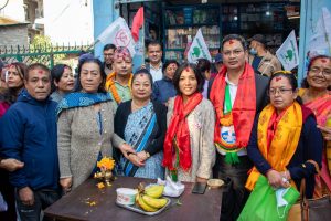 काठमाडौं ७ः गठबन्धन र एमालेबीच रोचक भिडन्त, घरदैलोमा मानुषीलाई भ्याईनभ्याई