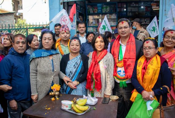 काठमाडौं ७ः गठबन्धन र एमालेबीच रोचक भिडन्त, घरदैलोमा मानुषीलाई भ्याईनभ्याई