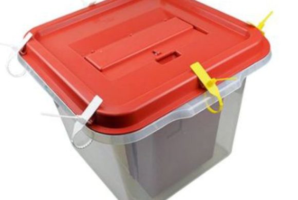 कास्कीमा नेकपा बहुमतका कार्यकर्ताले मतपेटिका फुटाए