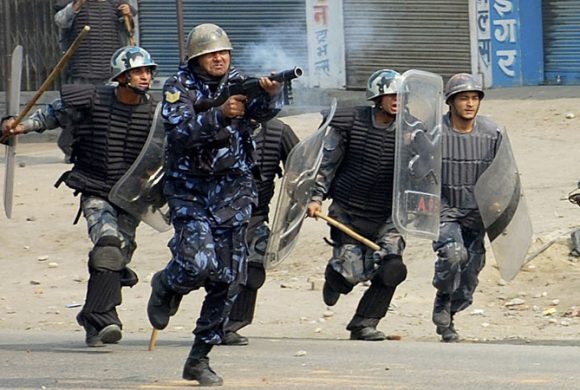 रौतहटकोमा एमाले र गठबन्धन कार्यकर्ताबीच झडप, प्रहरीले चलायो गोली