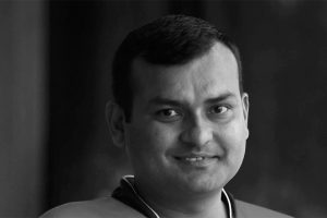 पत्रकार सरोजराज अधिकारी झुण्डिएको अवस्थामा फेला