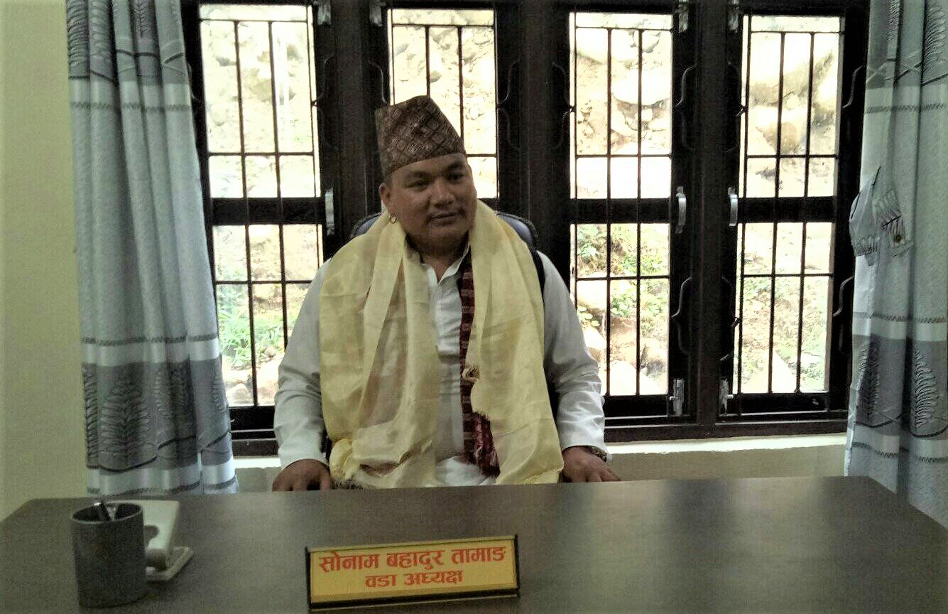 समाचार लेखेको भन्दै दियोपोस्टकर्मीलाई धम्की : ‘म राजा हुँ, श्रीपेच लगाएको छु’