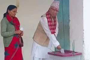 माधवकुमार नेपालले रौतहटबाट गरे मतदान