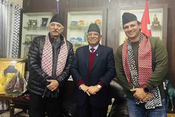 प्रचण्ड भेट्न खुमलटार पुगे ओवरायका बाबुछोरा