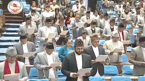 प्रतिनिधिसभाका नवनिर्वाचित सदस्यले लिए पद तथा गोपनीयताको शपथ