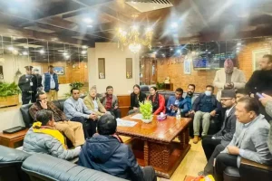 उपचारपछि चीनबाट स्वदेश फर्किए वर्षमान पुन, विमानस्थलमा नेताहरुको भव्य स्वागत