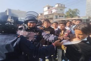 धनगढीमा प्रहरी ज्यादती, विद्यार्थीमाथि दमन