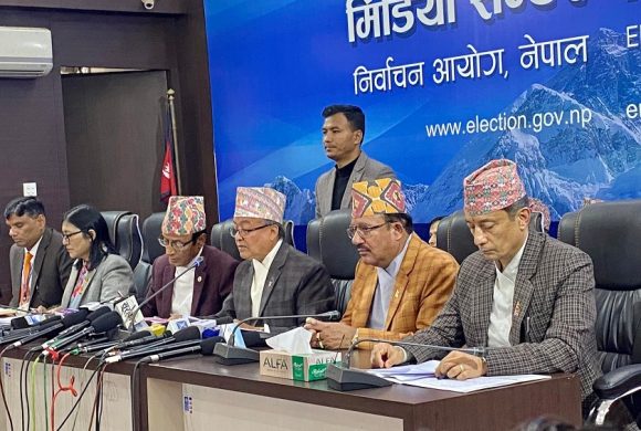 आयोगद्वारा समानुपातिक सांसद निर्वाचित भएको घोषणा, राष्ट्रपतिलाई प्रतिवेदन बुझाउँदै