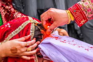 २० वर्ष पुगेर विवाह गर्ने किशोरीलाई वडाले पैसा दिने