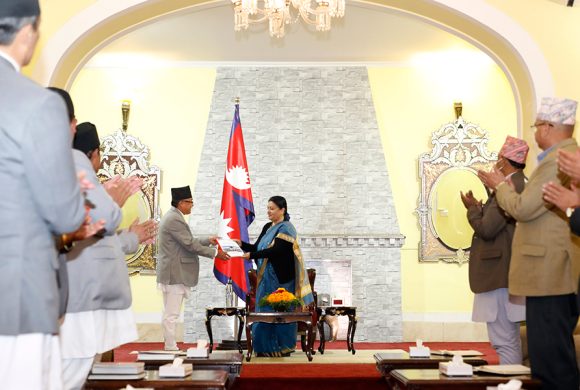 आयोगले बुझायो राष्ट्रपतिसमक्ष  निर्वाचन परिणामसहितको प्रतिवेदन