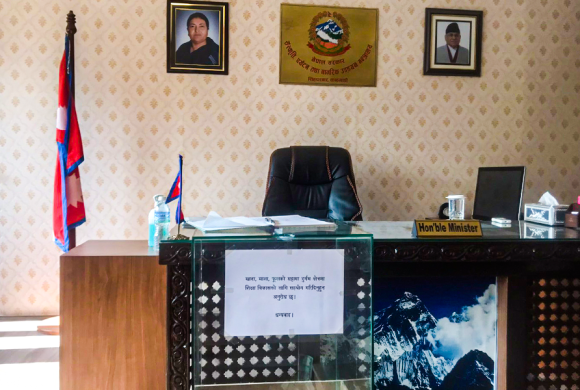 पर्यटन मन्त्रालयको सहयोग पेटिकामा तीन लाख रूपैयाँ जम्मा