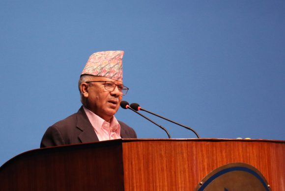 प्रचण्डलाई बधाइ दिँदै माधव नेपालले भने-‘जनताले देख्नेगरी काम होस्’