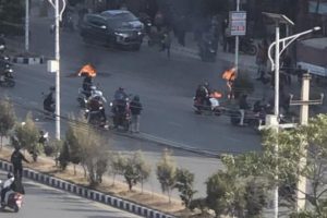 संसद् भवनअगाडि आफैंमाथि आगो लगाएका आचार्यको उपचारका क्रममा मृत्यु