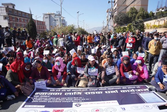 तीनबुँदे मागसहित बानेश्वरमा सुकुम्बासीहरुको सडक धर्ना