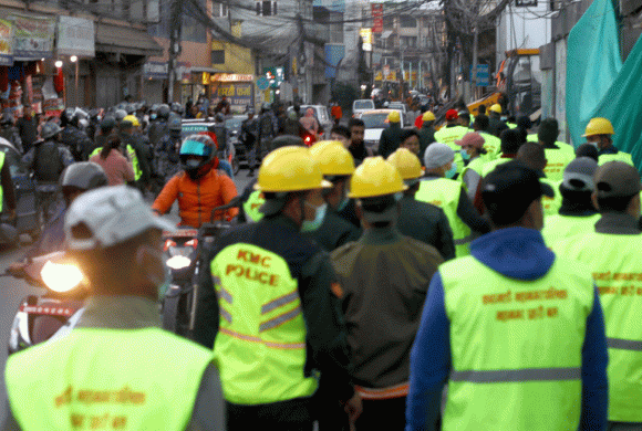 काठमाडौं महानगरको लापरबाही : सुकुम्बासीसँगको झडपमा घाइते भएका नगर प्रहरीले अझै पाएनन् तलब र सेवा सुविधा  !