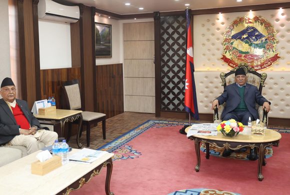 बालुवाटारमा प्रचण्ड-ओलीबीच भेटवार्ता